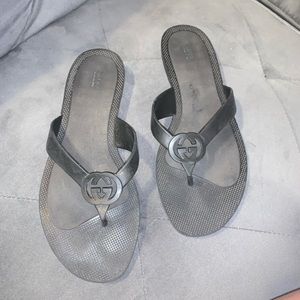 Gucci rubber flip flops